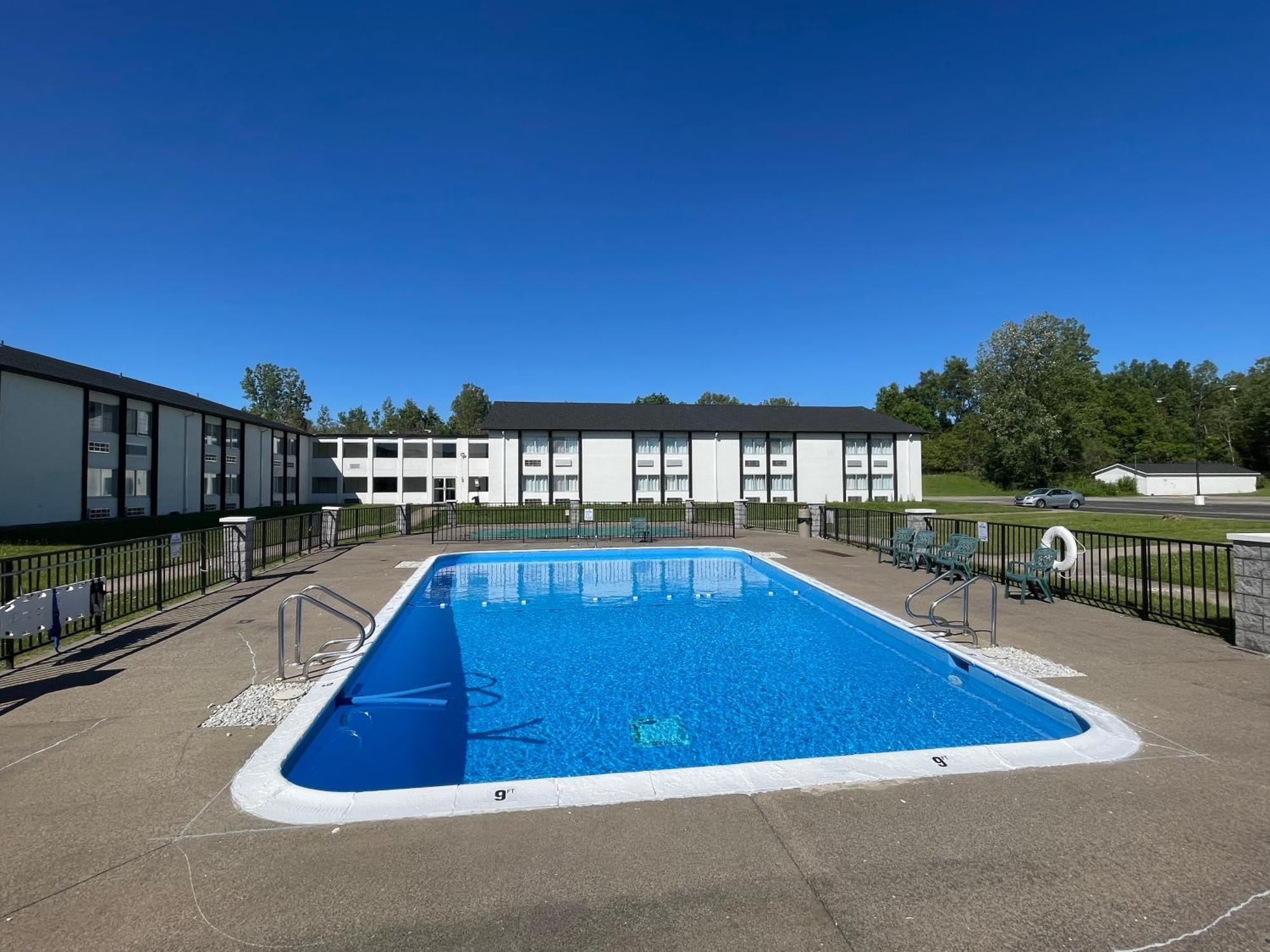 Days Inn By Wyndham Erie Kearsarge Exteriör bild